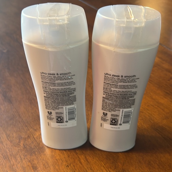 Suave Professionals Shampoo, Ultra Sleek & Smooth 12.6 FL OZ X 2 *NEW* - Picture 2 of 2
